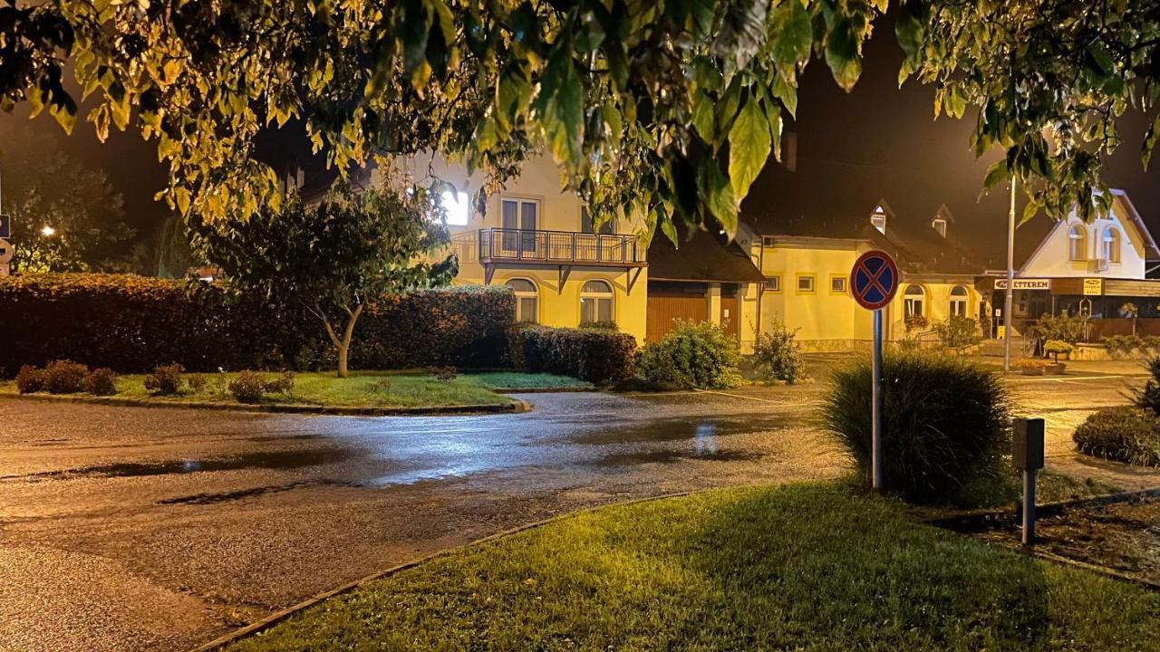 Patyi Etterem Es Hotel Bogote Exterior foto