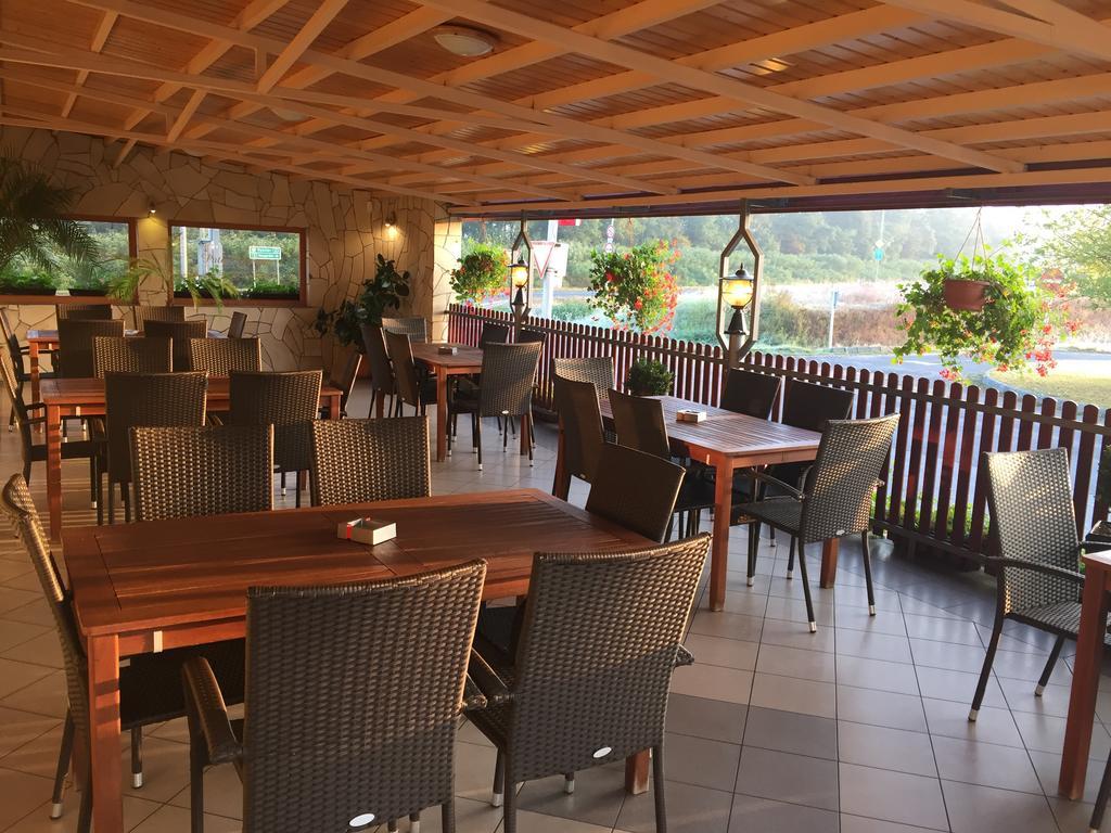 Patyi Etterem Es Hotel Bogote Exterior foto