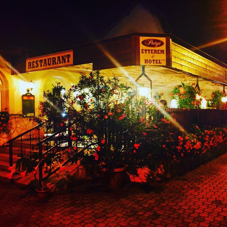 Patyi Etterem Es Hotel Bogote Exterior foto