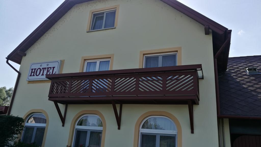 Patyi Etterem Es Hotel Bogote Exterior foto