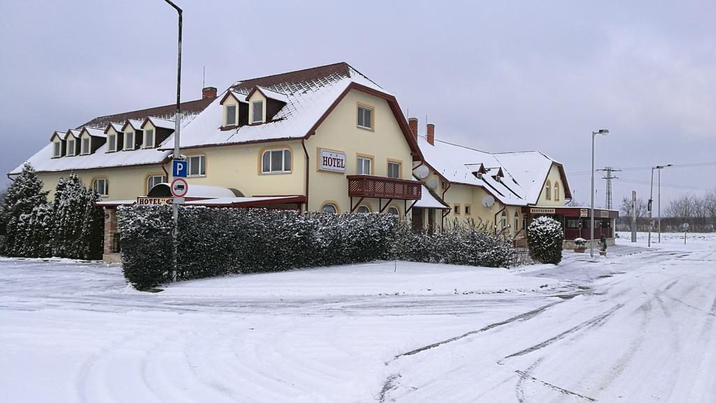 Patyi Etterem Es Hotel Bogote Exterior foto