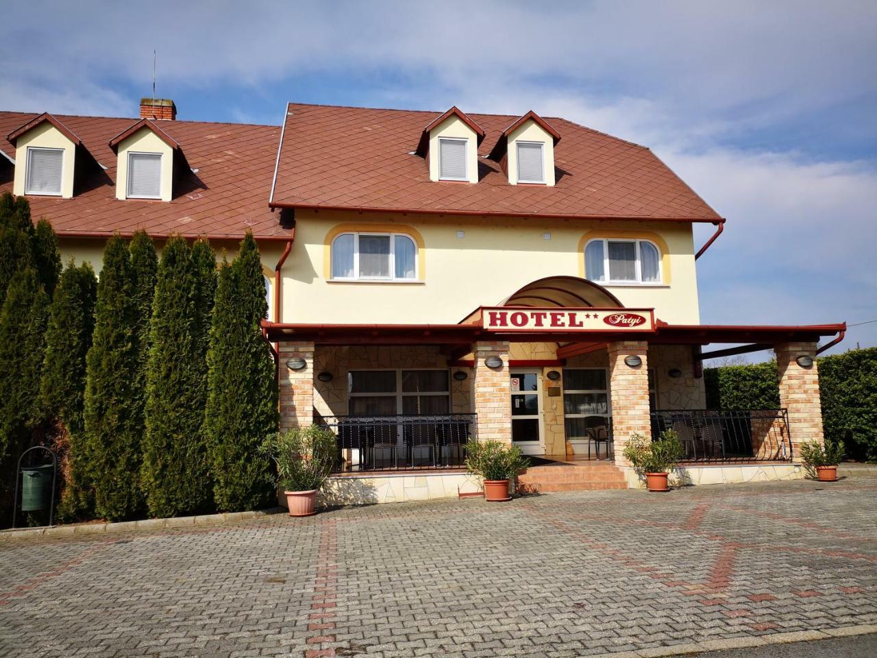 Patyi Etterem Es Hotel Bogote Exterior foto